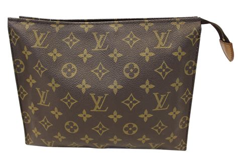 louis vuitton poche toilette.